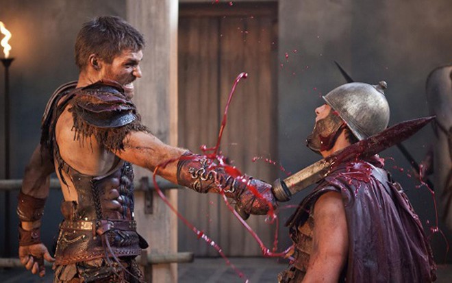 Liam McIntyre mata soldado romano em Spartacus: A Guerra dos Condenados, que estreia no canal FX - Divulgação/FX
