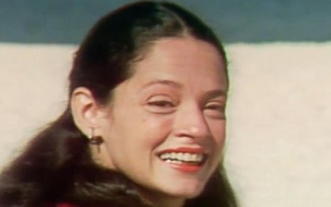 Sônia Braga vai à praia em cena de Dancin' Days; novela de 1978 estreia hoje (7) no canal pago Viva - Reprodução/Viva