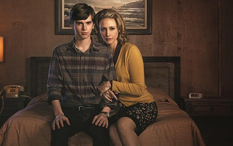 Freddie Highmore e Vera Farmiga em cena de Bates Motel; série terá terceira temporada nos EUA - Divulgação/TV Record