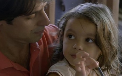 Cena do filmete Momentos em Família em que garotinha tem ciúme do irmão que ainda vai nascer - Reprodução/TV Globo