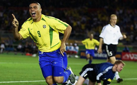 Ronaldo celebra o primeiro gol na vitória do Brasil sobre a Alemanha na final da Copa do Mundo de 2002 - Divulgação/Fifa