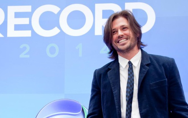 O ator Dado Dolabella durante coletiva de impreensa realizada na TV Record em março - Edu Moraes/TV Record