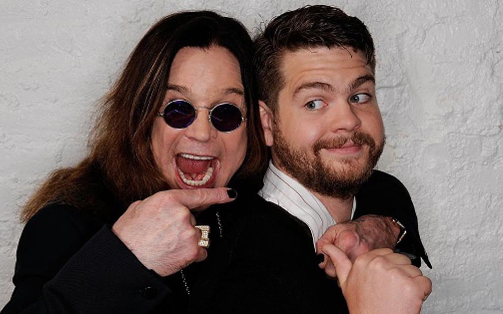 O roqueiro Ozzy Osbourne e seu filho, Jack, que colocou à venda mansão nos Estados Unidos - Reprodução