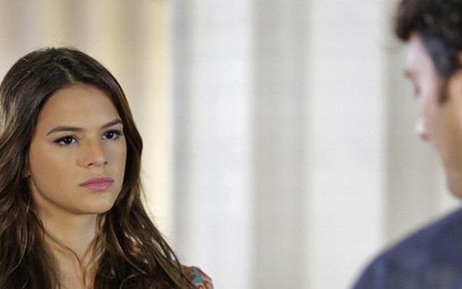 Bruna Marquezine (Luiza) contracena com Gabriel Braga Nunes (Laerte) na novela Em Família, da Globo - Reprodução/TV Globo