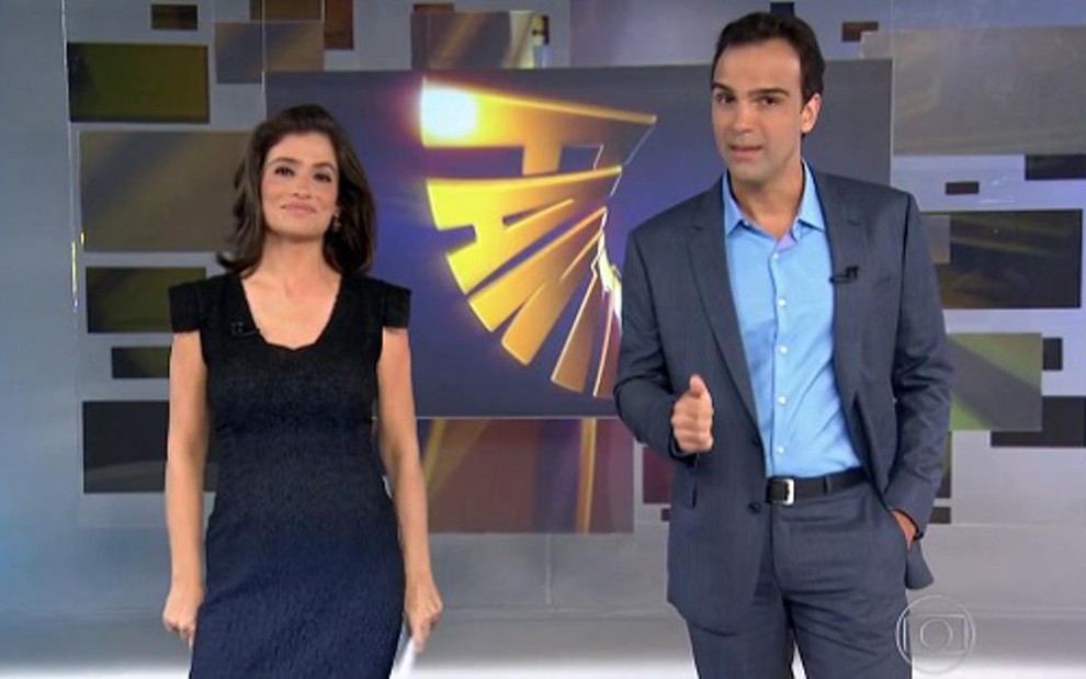 Renata Vasconcelos e Tadeu Schmidt durante apresentação do Fantástico, no último domingo (20) - Reprodução/TV Globo