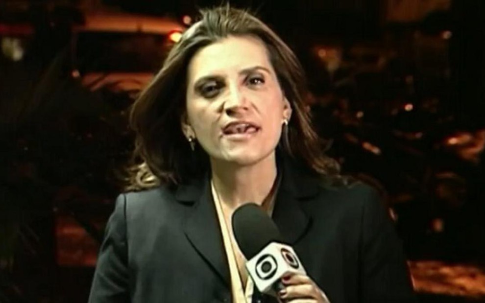 A repórter Bette Lucchese, da Globo, que teve ataque de fúria e foi xingada por manifestantes no RJ - Reprodução/TV Globo