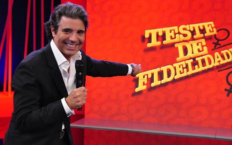 O apresentador João Kleber no estúdio do programa Teste de Fidelidade, da Rede TV! - Wayne Camargo/Rede TV!