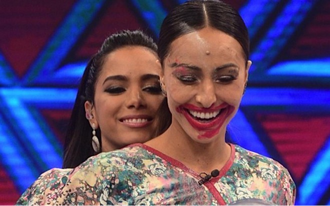 A cantora Anitta e Sabrina Sato em quadro do novo programa da Record, que estreou sábado (26) - Antonio Chahestian/TV Record