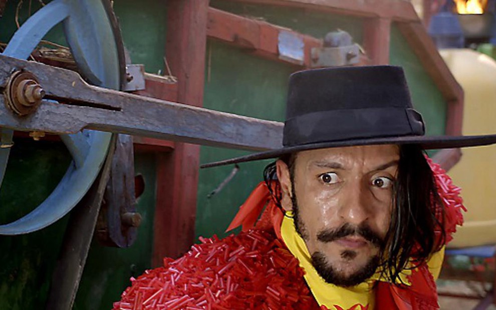 O ator Irandhir Santos em cena da novela Meu Pedacinho de Chão, da Globo, no papel de Zelão  - Divulgação/TV Globo