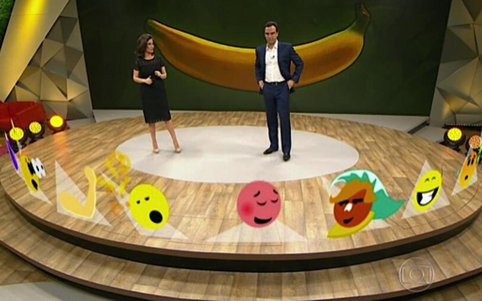 Renata Vasconcelos e Tadeu Schmidt apresentam o Fantástico deste domingo com 'Fantcons' - Reprodução/TV Globo