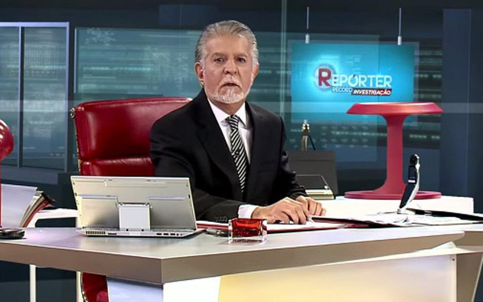 Domingos Meirelles apresenta Repórter Record Investigação, que perdeu para o SBT nesta segunda (5) - Reprodução/TV Record