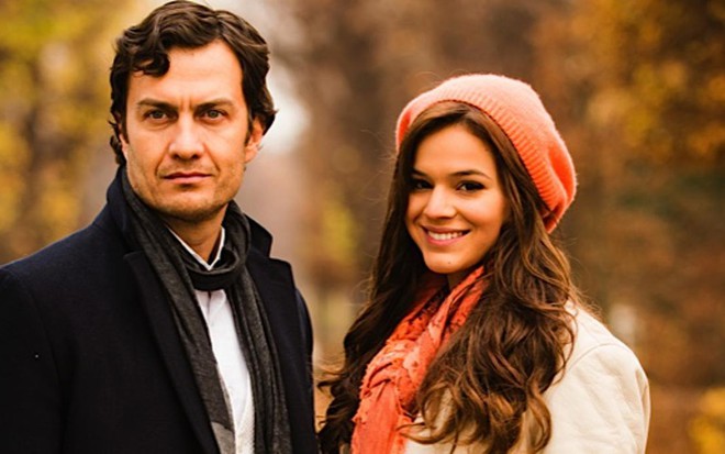 Gabriel Braga Nunes e Bruna Marquezine em gravação de Em Família em Viena, nos primeiros capítulos - João Miguel Júnior/TV Globo