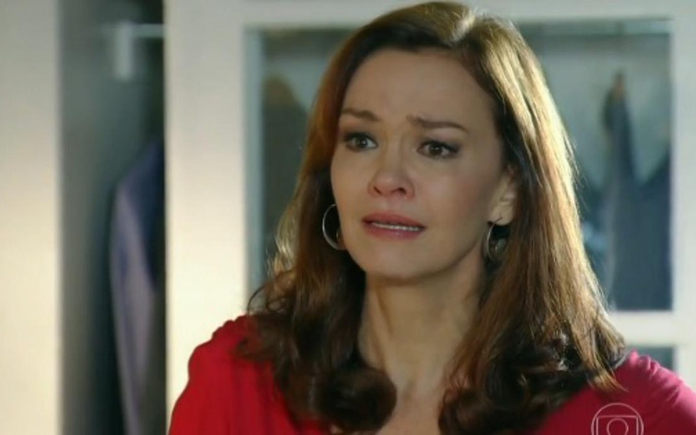 Julia Lemmertz (Helena) em cena da novela em Família, da Globo; leiloeira terá ataque de nervos - Reprodução/TV Globo
