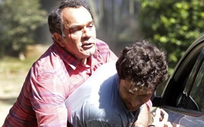 Humberto Martins (Virgílio) e Gabriel Braga Nunes (Laerte) em cena de Em Família exibida em março  - Reprodução/TV Globo
