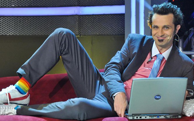 Márcio Ballas no cenário do Cante se Puder, em 2013; apresentador organiza Copa do Mundo de Improviso - Sergio Jeronymo/SBT