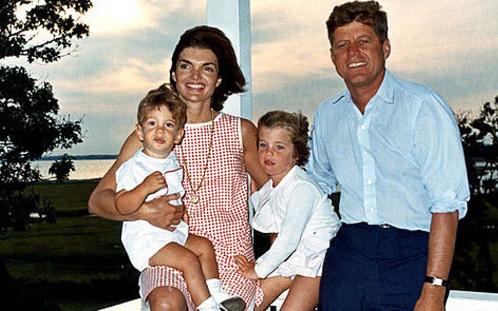 Para fugir do inverno de Washington, John F. Kennedy ia com a mulher e os filhos para Palm Beach - Reprodução