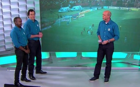 Paulo César de Oliveira, Casagrande e Alex Escobar transmitindo Sport x Corinthians, neste domingo (25) - Reprodução/TV Globo