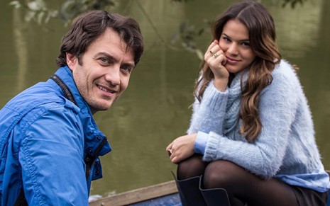 Gabriel Braga Nunes (Laerte) e Bruna Marquezine (Luiza) em cena de Em Família, da Globo - Paulo Belote/TV Globo