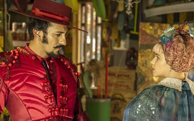 Os atores Irandhor Santos (Zelão) e Bruna Linzmeyer (Juliana) contracenam em Meu Pedacinho de Chão - Divulgação/TV Globo
