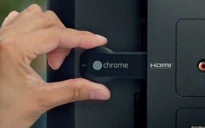 Conectado a uma entrada HDMI, o Chromecast permite acessar conteúdos da internet pela TV  - Divulgação