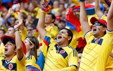 Torcedores da Colômbia comemoram vitória em Brasília; na ESPN, comentarista festejou efusivamente - Divulgação/Fifa