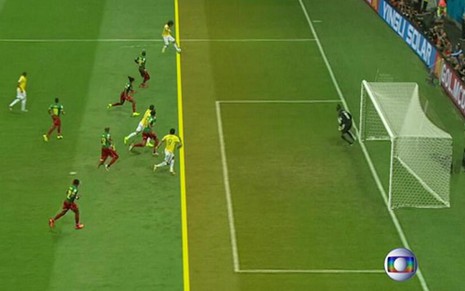 Globo corrige Fifa e faz tira-teima validando gol de Fred contra Camarões, nesta terça (17) - Reprodução/TV Globo
