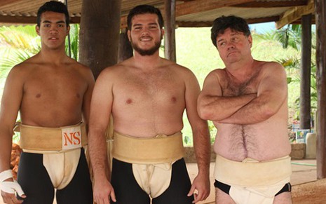 Os lutadores de sumô Matheus dos Santos e Diego Froner e o humorista Marcelo Madureira - Divulgação/TV Gazeta