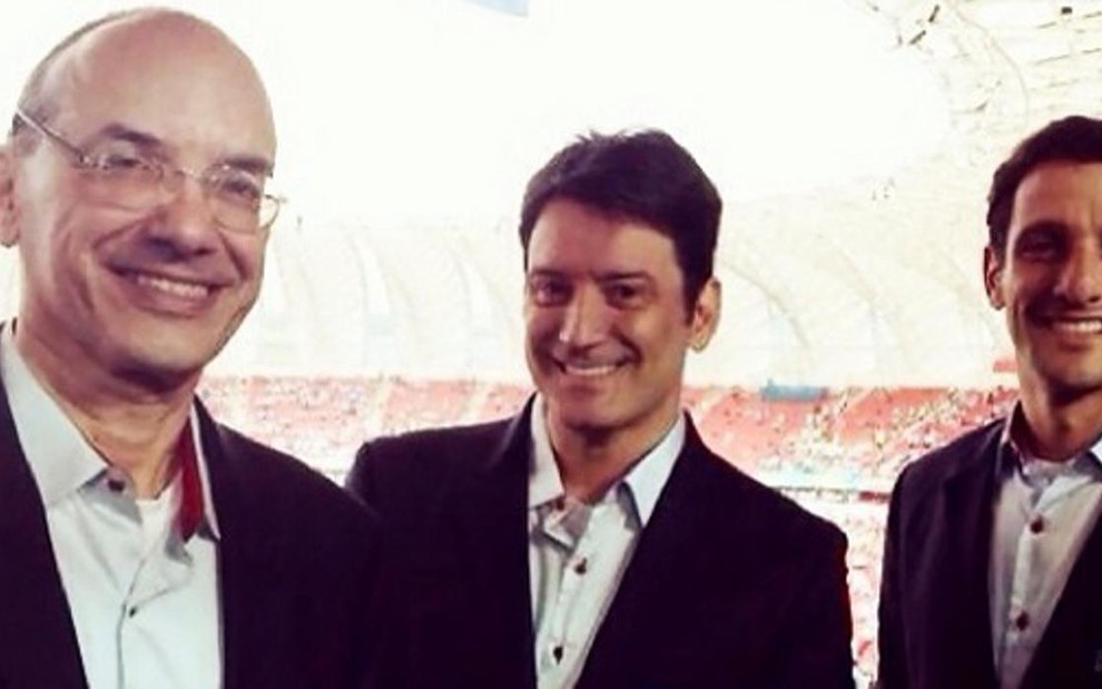 O comentarista Lédio Carmona, o narrador Luiz Carlos Júnior e o ex-jogador Belletti, do Sportv - Reprodução/Instagram