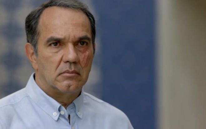 O ator Humberto Martins (Virgílio) em cena de Em Família, da Globo; personagem será operado - 