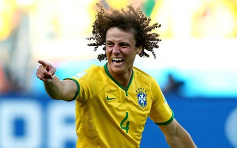 O zagueiro David Luiz, um dos poucos destaques de Brasil x Chile, comemora gol de pênalti  - Divulgação/Fifa