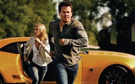 Mark Wahlberg e Nicola Peltz em Transformers: A Era da Extinção; ator dá entrevista ao Telecine Pipoca - Divulgação
