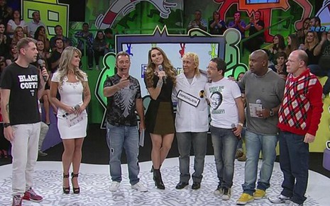Elenco do Encrenca, novo humorístico da Rede TV!, que estreou neste domingo (29) em sexto lugar - Reprodução/Rede TV!