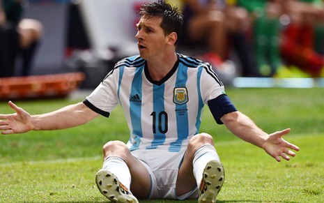 O argentino Lionel Messi reclama durante jogo contra Bélgica, pelas quartas-de-final da Copa do Mundo - Divulgação/Fifa