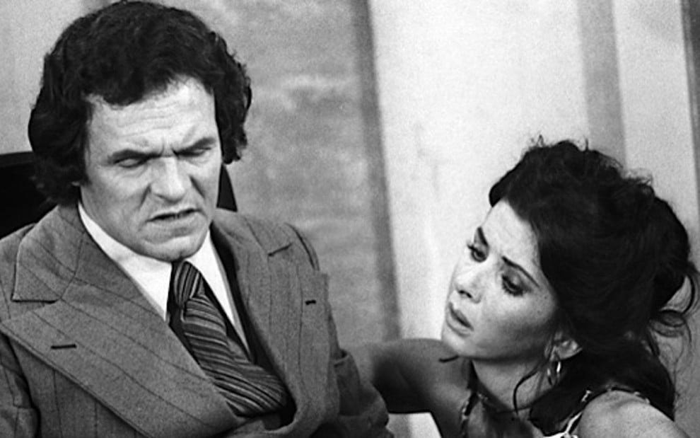 Milton Moraes e Betty Faria em cena de O Espigão, novela de 1974 vetada pela Globo em 1982 - Divulgação/TV Globo