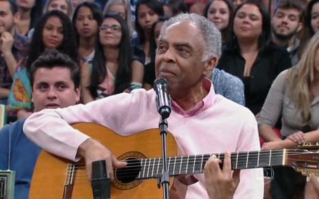 Gilberto Gil canta no Altas Horas; programa da Globo perdeu para Record durante mais de uma hora - Reprodução/TV Globo