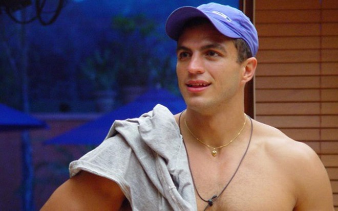 Kleber Bambam durante o confinamento no big Brother Brasil 1, reality show da Globo, em 2002 - Reprodução/TV Globo