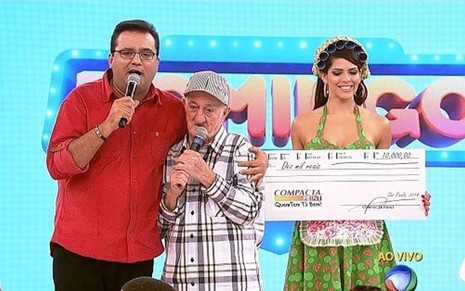 Geraldo Luís e Russo no Domingo Show; ex-funcionário da Globo ainda não recebeu prêmio da Record - Reprodução/TV Record