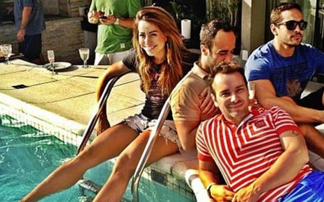 Sabrina Sato com amigos durante churrasco na piscina de sua cobertura, em Perdizes, São Paulo - Reprodução/Instagram
