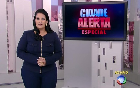 A repórter Fabíola Gadelha, que está substituindo Marcelo Rezende na apresentação do Cidade Alerta   - Reprodução/Record