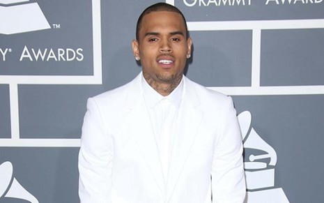 O rapper Chris Brown no 55° Grammy Awards, em 2013; cantor sofre ameaças de morte de vizinhos - Reprodução
