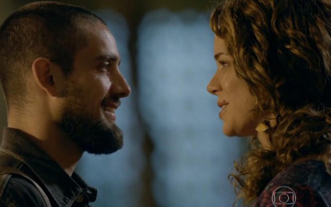 Rafael Cardoso (Vicente) contracena com Leandra Leal (Cristina) na novela Império, da Globo - Reprodução/TV Globo