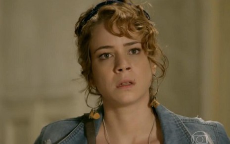 A atriz Leandra Leal é Cristina em Império, da Globo; personagem fica revoltada durante revista - Reprodução/TV Globo