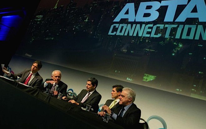 Ricardo Amorim, Lucas Mendes, Carlos Zenteno (Claro), Fernando Medin (Discovery) e José Félix (Net) - Marcelo Kahn/Divulgação