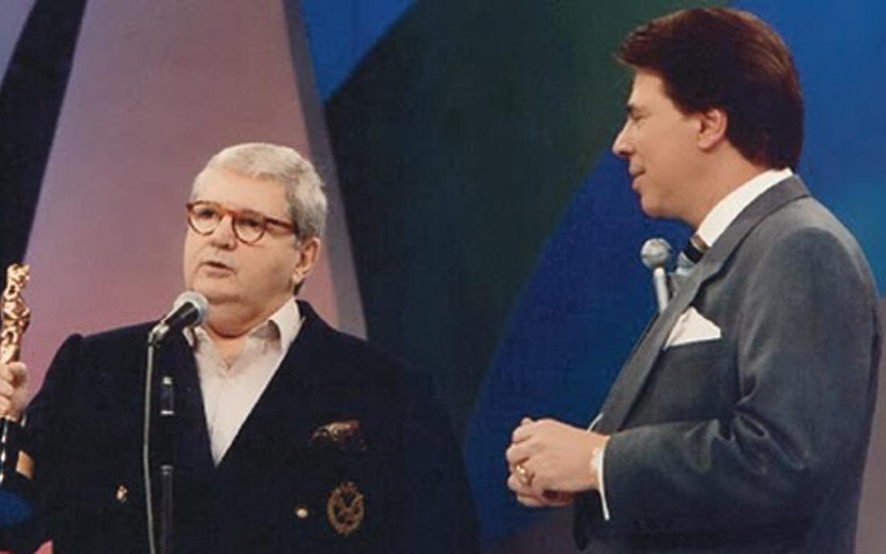 O humorista Jô Soares recebe Troféu Imprensa de Silvio Santos, no início dos anos 1990 - Divulgação/SBT