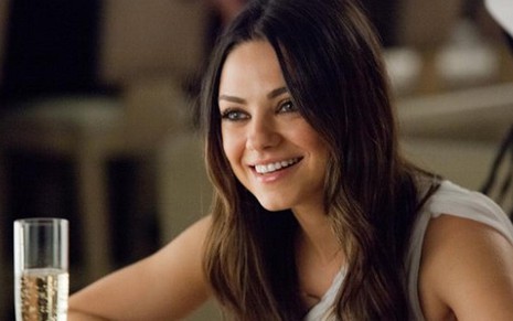 A atriz Mila Kunis em cena do filme Ted (2012); mulher de Ashton Kutcher coloca mansão à venda   - Divulgação/Universal