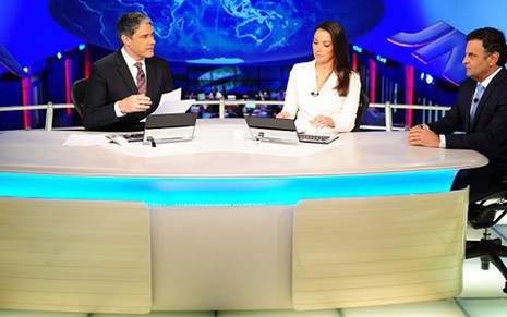 William Bonner e Patrícia Poeta entrevistam o candidato à presidência Aécio Neves no Jornal Nacional - João Cotta/TV Globo