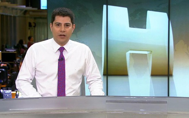 Evaristo Costa apresenta edição especial do Jornal Hoje sobre acidente aéreo que matou Eduardo Campos - Reprodução/TV Globo