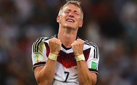 O alemão Schweinsteiger comemora a conquista da Copa, que rendeu recorde à TV aberta - Divulgação/Fifa