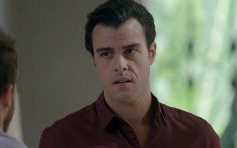 O ator Joaquim Lopes (Enrico) em cena da novela Império, da Globo; personagem é homofóbico - Reprodução/TV Globo