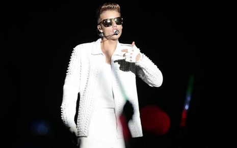 O cantor canadense Justin Bieber em show no Rio de Janeiro; astro teen alugou 'mansão balada' nos EUA - AGNEWS